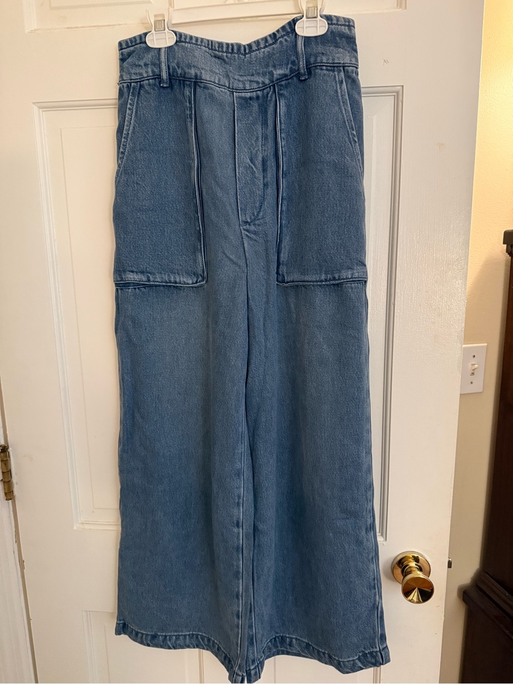High-Rise Wide-Leg Denim Jeans in Medium Blue